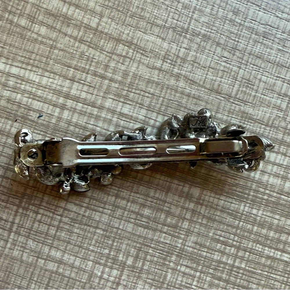 Elegant Silver Floral Hair Clip